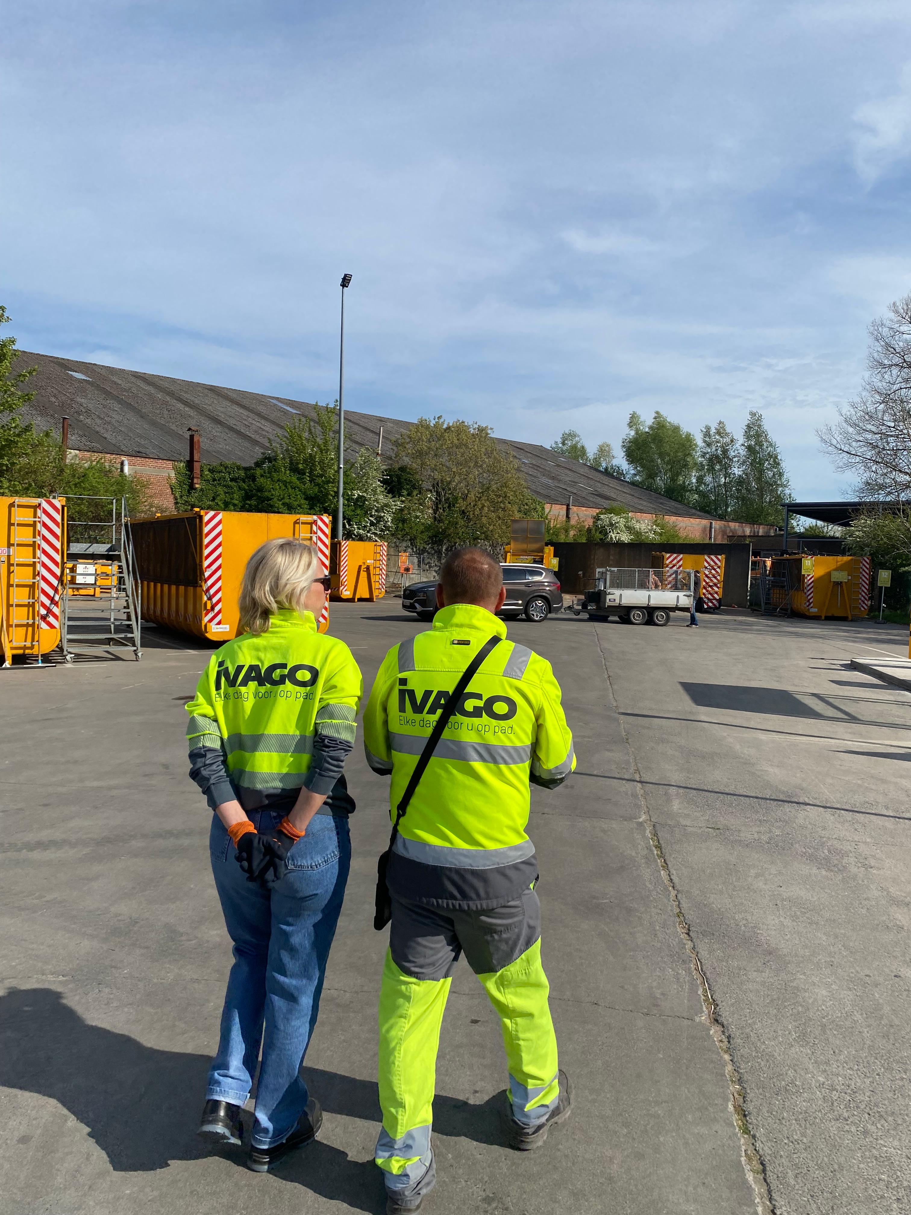 Hulp op het recyclagepark voor bezoekers met een beperking