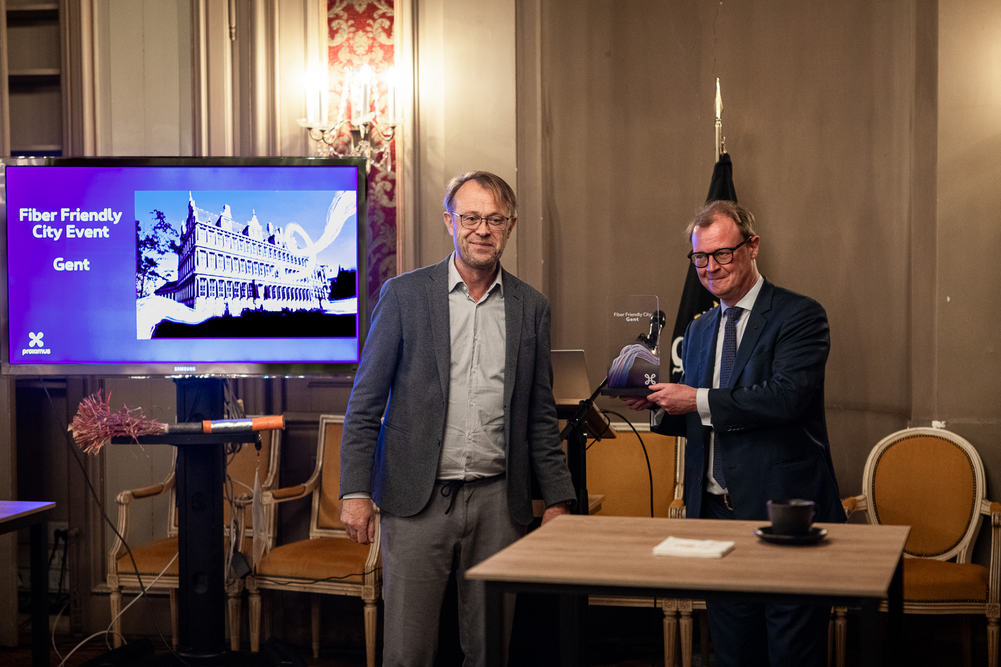 Christophe neemt award Fiber Friendly City Gent in ontvangst